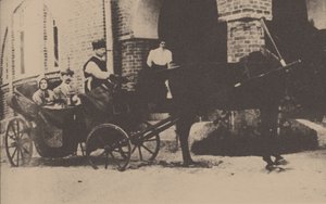 Moura Budberg with her first husband von Benckendorf in a carriage at their Estonian estate by Unbekannt
