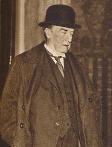 Mr. Baldwin Leaving No. 10 to Visit King Edward at The Fort, Dec 5 1936