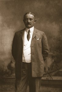 Mr H J King