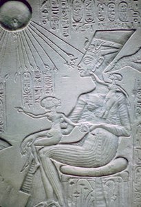 Nefertiti and two of her daughters by Unbekannt
