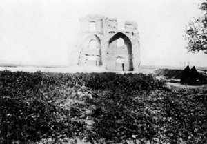 Old ruin on the banks of the Tigris River, Mosul, Mesopotamia
