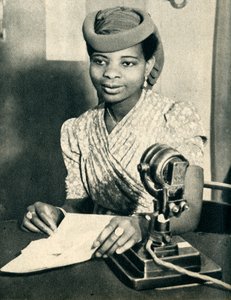 Omoba Adenrele Ademola, daughter of Alake of Abeokuta, Nigeria, calls West Africa by Unbekannt