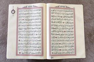 Open Quran, Istanbul, Turkey by Unbekannt