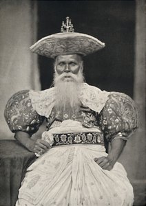 Ortsvorstand in Kandy in Traditional Sinhalese Dress, 1926