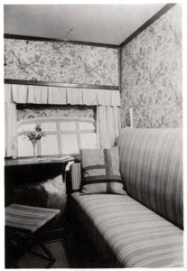 Passenger cabin during the day, Zeppelin LZ 127 Graf Zeppelin, 1933 by Unbekannt