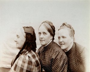 Portrait of Three Women, Russia, 1890s by Unbekannt