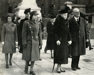 Queen Mary, Princess Elizabeth, Princess Margaret, Armistice Day, 1945