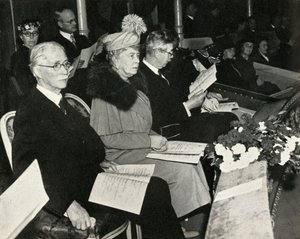 Queen Mary at the Thanksgiving for Victory concert, Royal Albert Hall, 1945 by Unbekannt