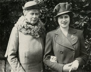 Queen Mary with Princess Elizabeth, April 1944 by Unbekannt