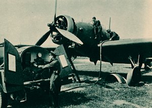 Refuelling a Wellesley Bomber