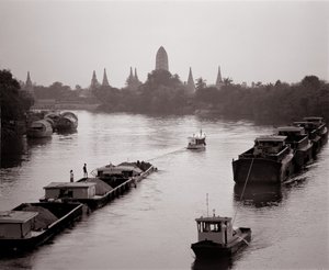 River barges on Chao Phraya River with a view of Wat Chaiwatthanaram by Unbekannt