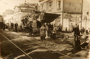 Roadworks in Tverskaya Street, Moscow, USSR by Unbekannt