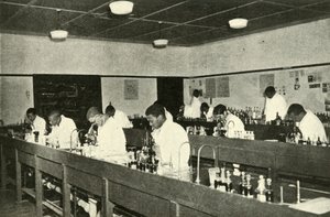 Scenes in a Native College - Students of Bacteriology at the Fort Hare Native College at Alice by Unbekannt