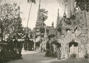 Shrines at the Shwe Dagon Pagoda, Rangoon, 1900 by Unbekannt