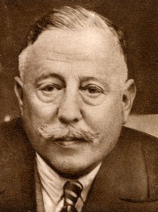 Sol G. Newman, head of Radio Pictures in Great Britain, 1933 by Unbekannt