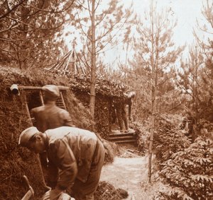 Soldiers in earth-covered shelters, Genicourt, northern France by Unbekannt