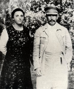 Soviet leader Josef Stalin with his second wife Nadezhda Alliluyeva, late 1920s