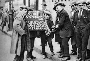 Street Hawker Selling Football Favours in Kings Cross, London, 1911-1926 by Unbekannt