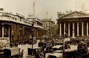 The Bank of England and Royal Exchange, London, c1910 by Unbekannt