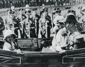 The Duke and Duchess of York leaving St Paul