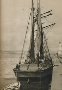 The Irish Minstrel, a Wooden Three-Masted Schooner by Unbekannt
