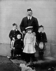 The Late King and Some of His Grandchildren by Unbekannt