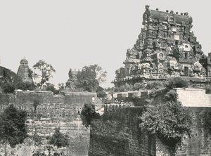 The Moat and the Fort, Tanjore, India by Unbekannt