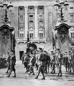 The Prince of Wales Commissioned in the Grenadier Guards, London, August 1914 by Unbekannt