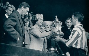 The Queen Presents The Cup, 1937 by Unbekannt
