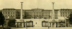 The Schönbrunn Palace, Vienna, Austria by Unbekannt