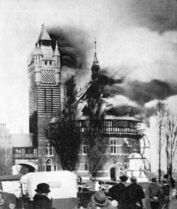 The Shakespeare Memorial Theatre being destroyed by fire, March 1926