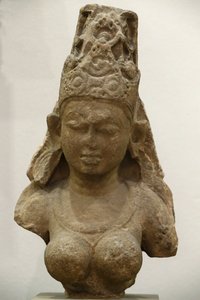 Yogini. 800-900. Pratihara Period. Sandstone. Central India (Madhya Pradesh). Victoria and Albert Museum, United Kingdom by Unbekannt