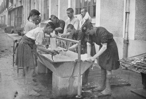 The Morning Toilet on the Continent, 1914 by Unbekannt