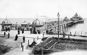 The Pier at Eastbourne, East Sussex by Unbekannt