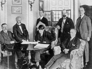 The treaty makers, 6 December 1921 by Unbekannt