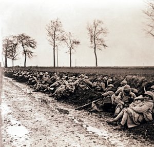 Troops Resting by the Side of a Road, Northern France, c1914-c1918 by Unbekannt