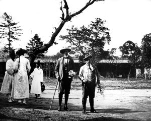 Western Visitors to Korea, 1900