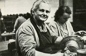 Women Aircraft Maintenance and Repair Workers, South Wales, World War II by Unbekannt