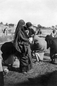 Women Collecting Water on the Tigris River, Baghdad, Iraq, 1917-1919