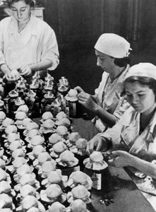 Women sealing flasks of donated blood, World War II, Moscow
