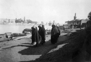 Women water carriers, Tigris River, Baghdad, Iraq