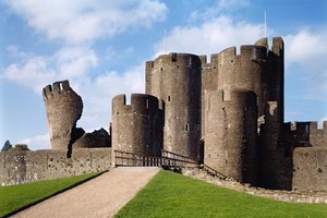 Caerphilly Castle, Exterior view showing bridge and Leaning Tower, English School, 13th century, completed 1277, Glamorgan, Wales