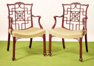 Chippendale mahogany dining chairs in the Chinese taste, top rails surmounted by a ducal coronet and griffon crest, c.1760 by Unbekannt Unbekannt
