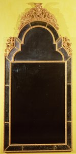 Queen Anne giltwood pierglass by Unbekannt Unbekannt
