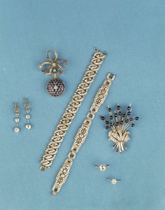 Selection of Art Deco jewellery: link bracelets; sapphire and diamond fob watch; solitaire rings; cabochon sapphire spray brooch by Unbekannt Unbekannt
