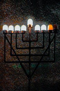 Big Synagogue Menorah by Unbekannter Künstler