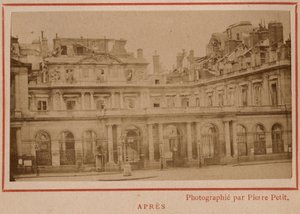 Commune of Paris (1871): view of the Palais-Royal in Paris after the fire of May 1871 by Unbekannt