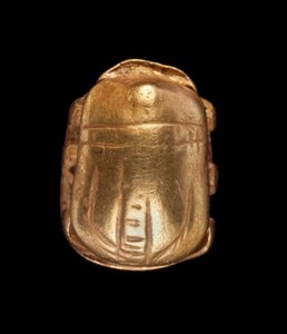 Gold scarab by Unbekannt