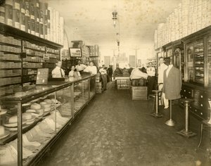 Interior of John Sewell & Co. Shoe Store at 304-6 12th Avenue (Flagler Street), c.1910 by Unbekannt
