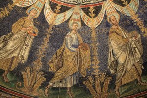 Mosaic of the ceiling of the Baptistery of Neon. Saint Paul and Saint Peter. Detail of the procession of the twelve apostles proceeding around the center mosaic in two directions, ending with Saint Peter meeting Saint Paul. 5th Century, Ravenna, Italy. UNE by Unbekannt